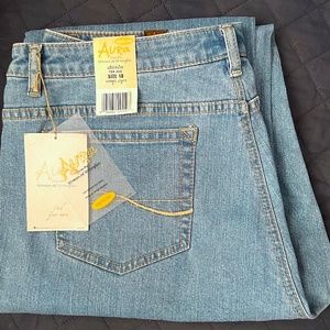 Wrangler Slimming Jeans  - Aura - boot cut - NEW - size 18